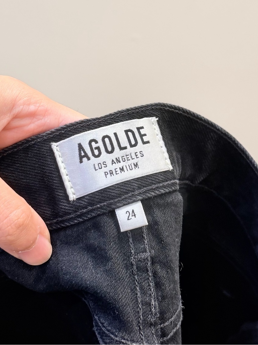 Agolde Women’s Parker Vintage Cut Off Denim Shorts in Zero Black - Picture 3 of 5
